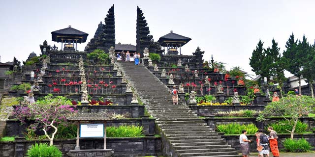 You are currently viewing Bali Besakih Temple