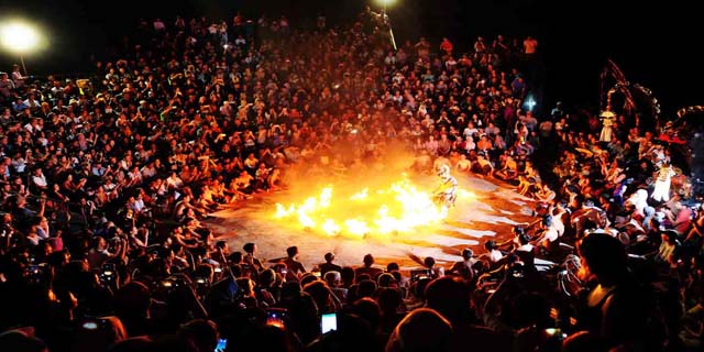 You are currently viewing Kecak and Fire Dance Performance